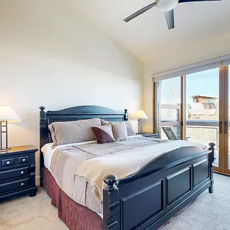 Newpark Townhomes 28